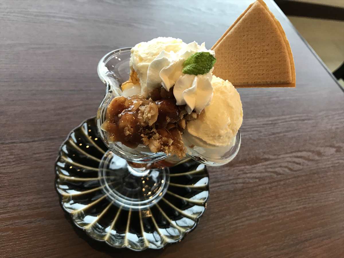 「みそピーアイスクリーム」500円