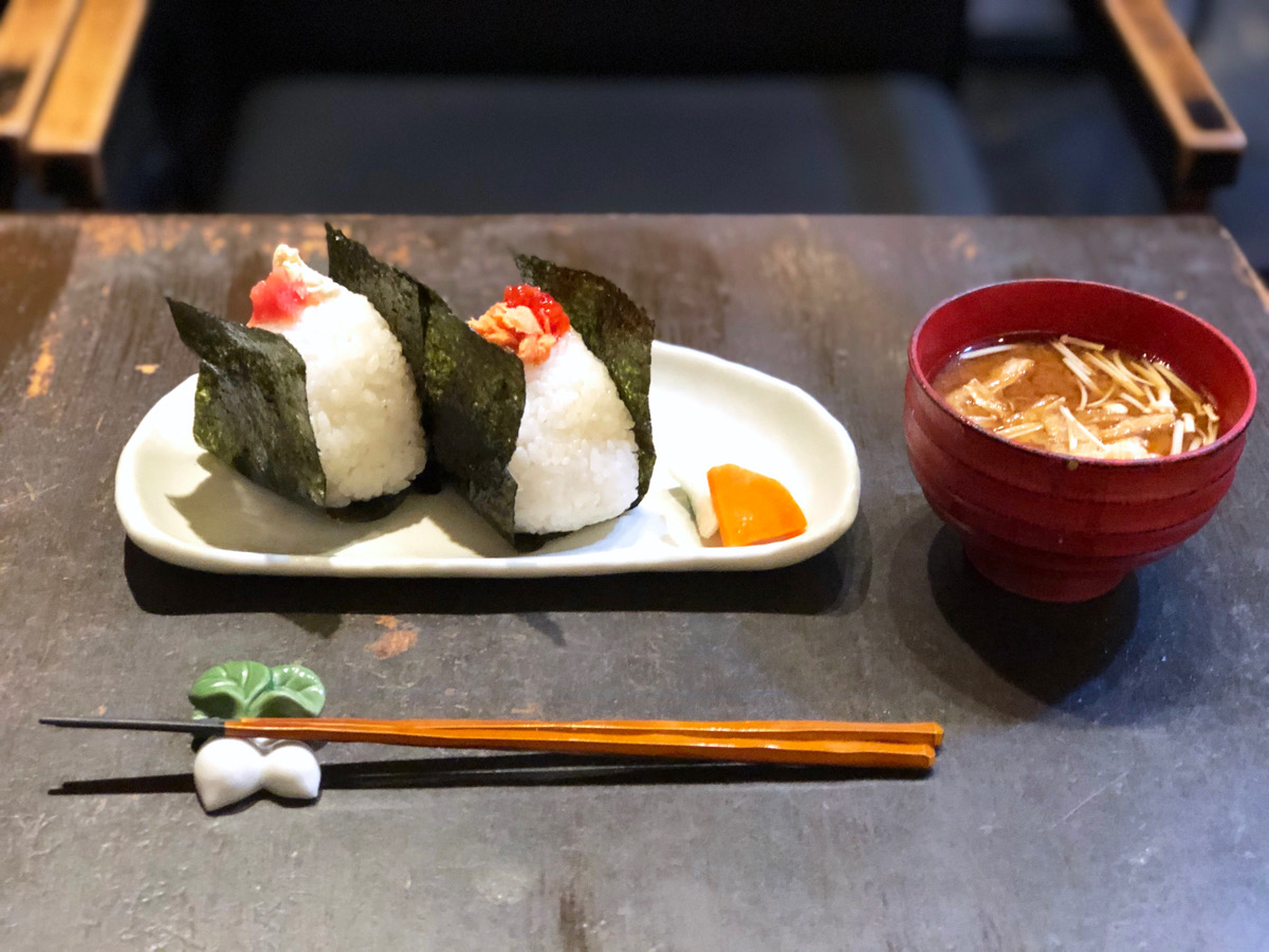 ほっかほか握りたて おにぎり が最高 ワンコインで食べられる絶品朝ごはん るるぶ More