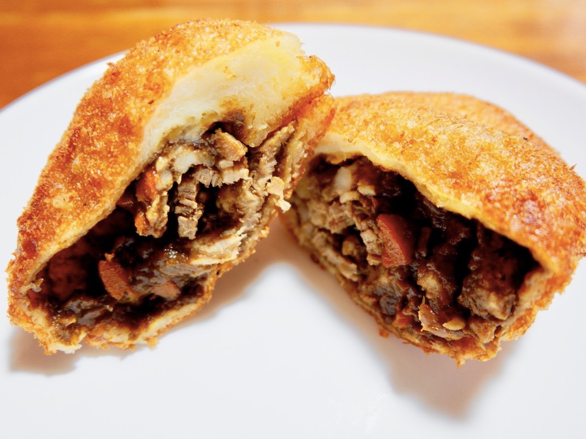 並んででも食べるべき 世界記録を持つボリューム満点カレーパン るるぶ More