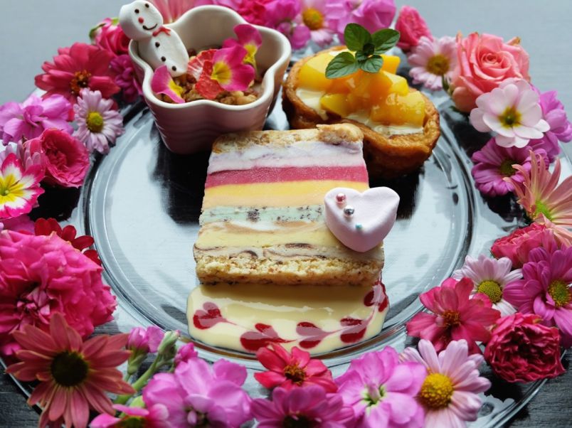 花びら舞う！わざわざ食べに行きたいお花畑なデザートプレート