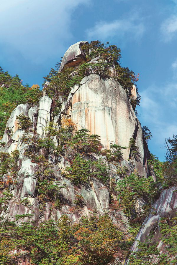 昇仙峡でひときわ迫力があるのが主峰、覚円峰