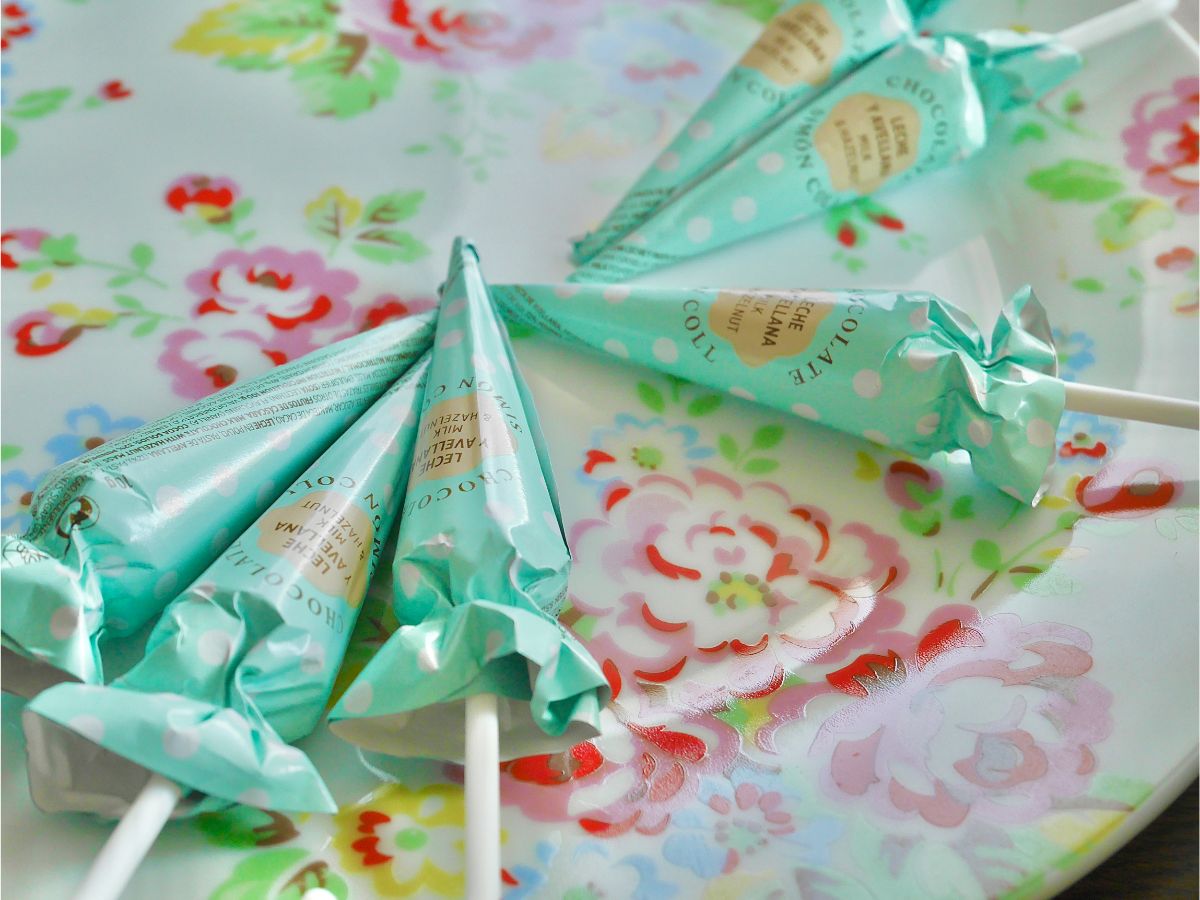 カルディで売り切れ続出 会社で絶対に喜ばれる500円前後の パケ買いチョコ 3選 るるぶ More