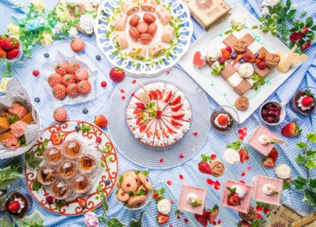 2980円のいちごビュッフェ！大阪キタのフォトジェスポットでいちご満喫