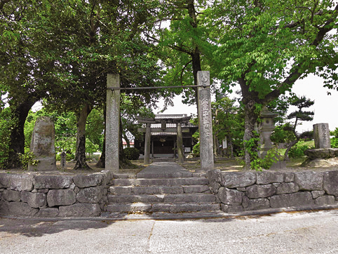 大伴旅人が梅見の宴を催した邸宅の地に建つ坂本八幡宮