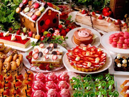 3匹のこぶた、白雪姫…童話の世界を表現した、京都のかわいいいちごビュッフェ