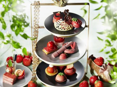 【インスタグラマーの撮影テク付き！】ときめきがとまらない！ホテルのラウンジで楽しむいちご尽くしのアフタヌーンティー