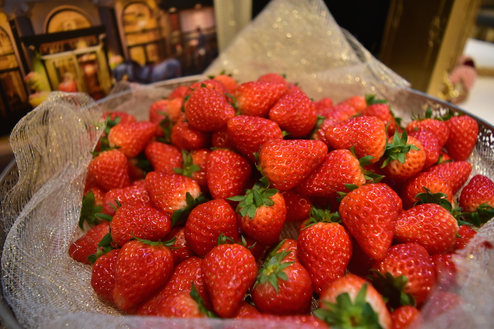 限界に挑戦 Anaインターコンチネンタルホテル東京のいちごブッフェにスイーツ男子が挑む るるぶ More