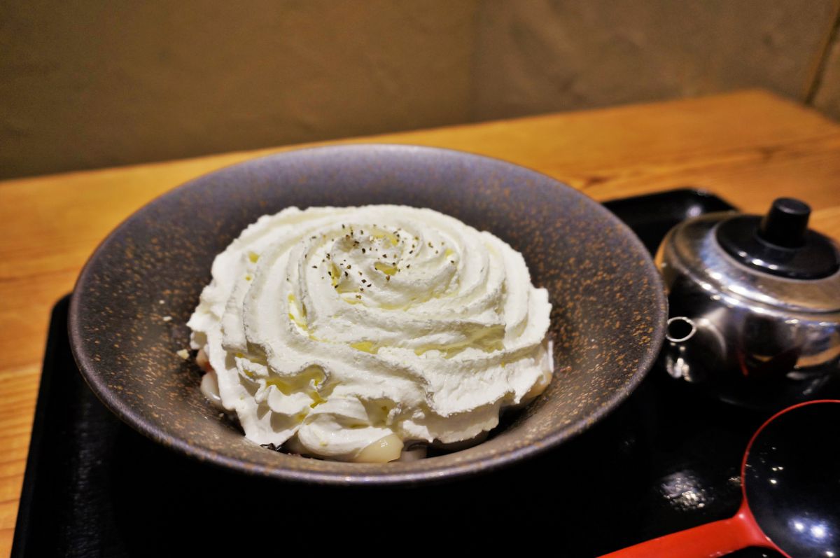 もっちもちで絶品 元芸人が創業したお店のクリーミーうどんはインパクト大 るるぶ More