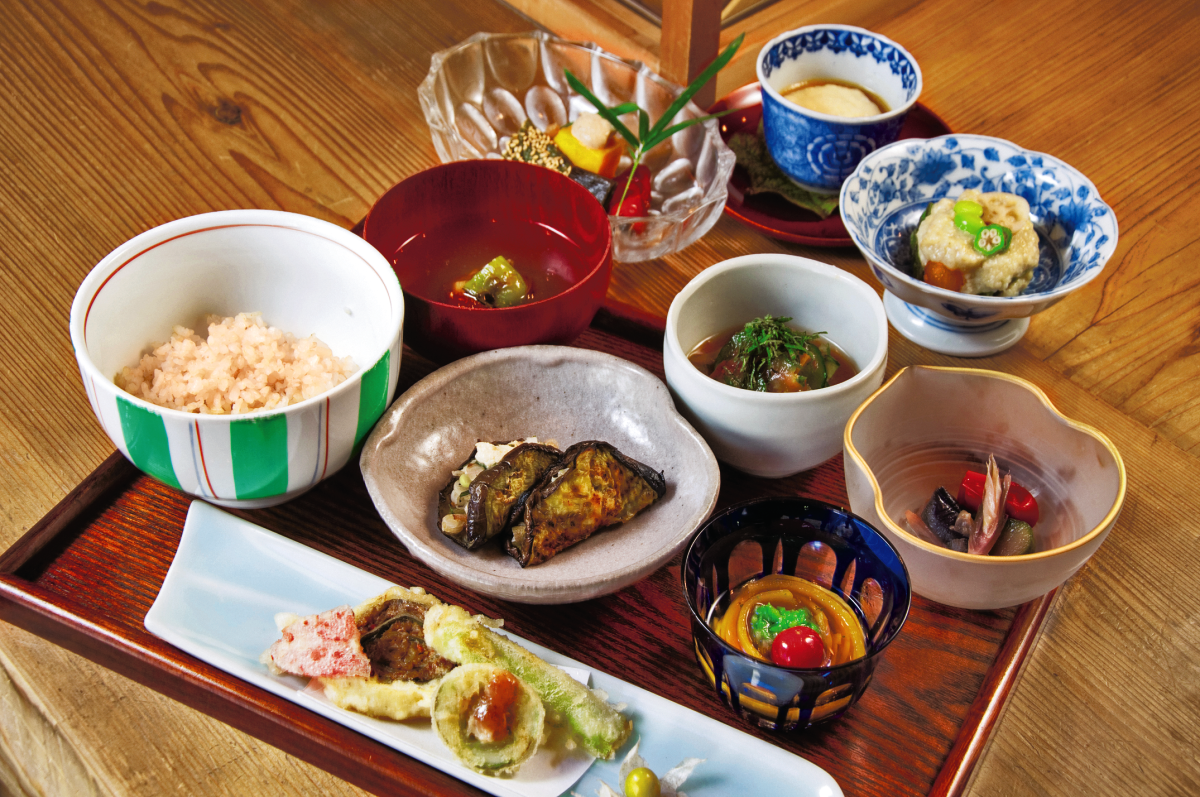 季節のコース3850円~は旬の野菜を使うので、料理内容は随時変更されます
