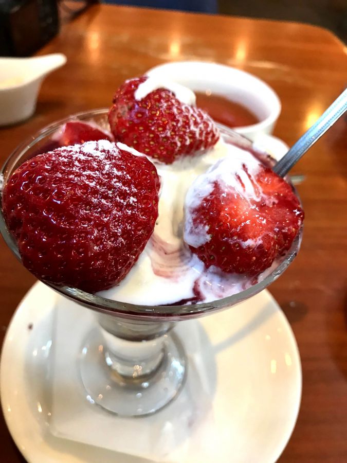 パフェグラスに あまおう が粒 果物屋さん直営のフルーツカフェ るるぶ More