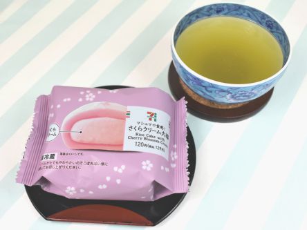 さくらの香りがパッと咲く！　さくらクリームぎっしりの新感覚な大福スイーツ