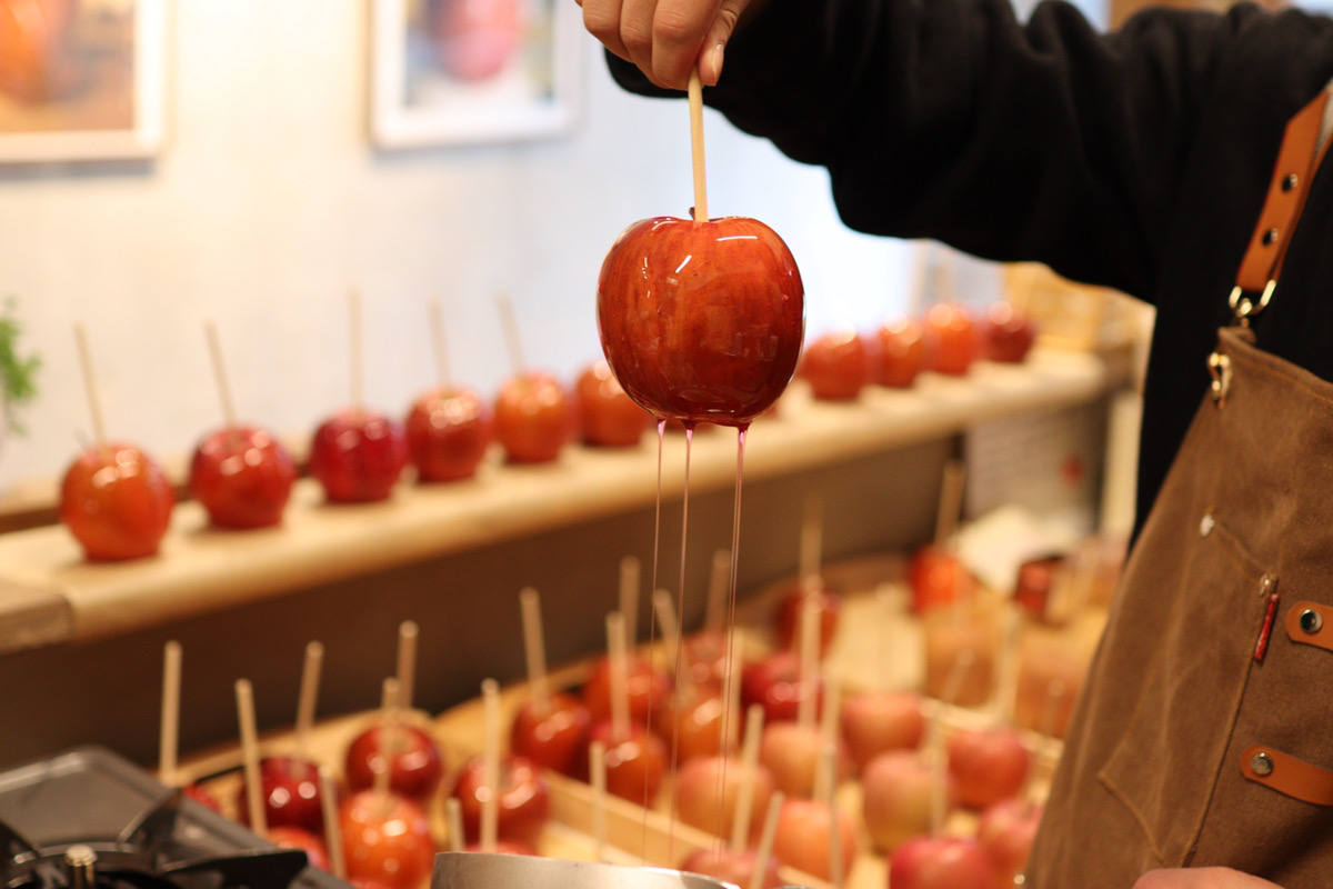 人気ドラマにも登場 行列の絶えない りんご飴専門店 が原宿に2号店をオープン るるぶ More