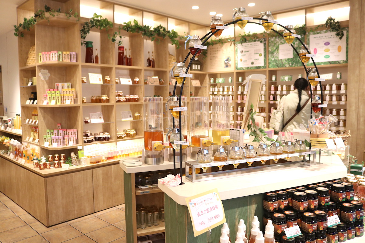 京都の老舗はちみつ屋発 数量限定の極厚ハニートーストが絶品 るるぶ More