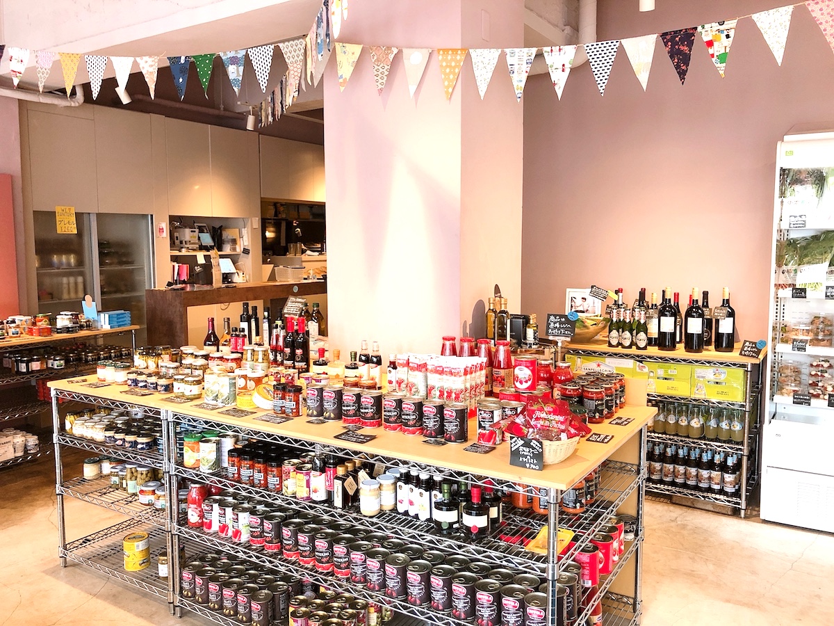 西荻窪にレアなイタリアンアイテムが続々 ソムリエと料理人がいる食材店とは るるぶ More
