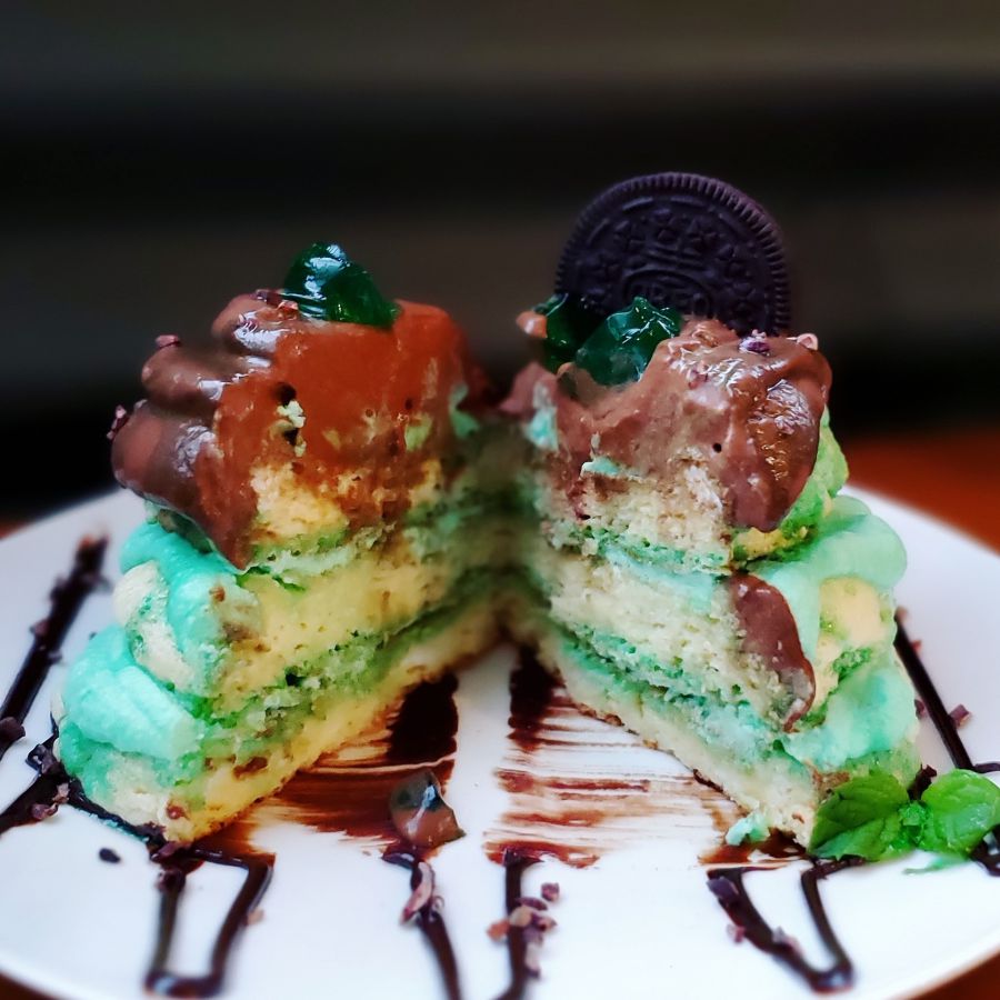 チョコミン党必食 Parlor Vinefru 銀座 チョコミントパンケーキ登場 ミスター黒猫の東京スイーツトレンド るるぶ More