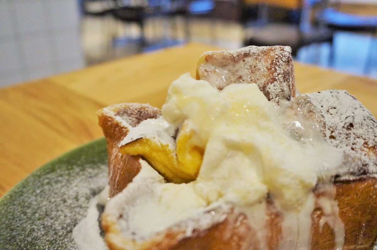 すっごいボリューム 渋谷のカフェで発見 ふわふわ食パンが絶品な 特大フレンチトースト るるぶ More