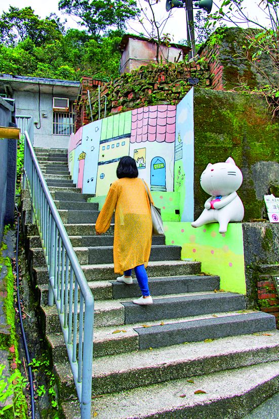台湾 台北駅から60分 猫好きの聖地 猴硐猫村 散策 カフェ巡り るるぶ More