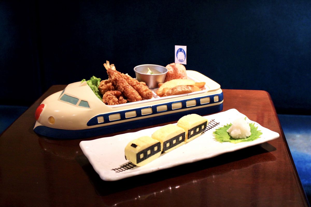 NAERお子様プレート 980円 密着連結たまご焼き 3両630円