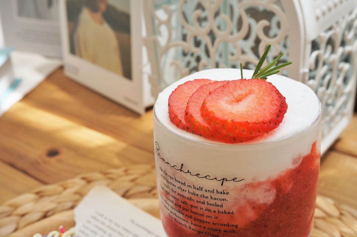 Snsで話題 クマがぷかぷか 超キュートなドリンクが楽しめる大人気の韓国風カフェ 原宿 るるぶ More