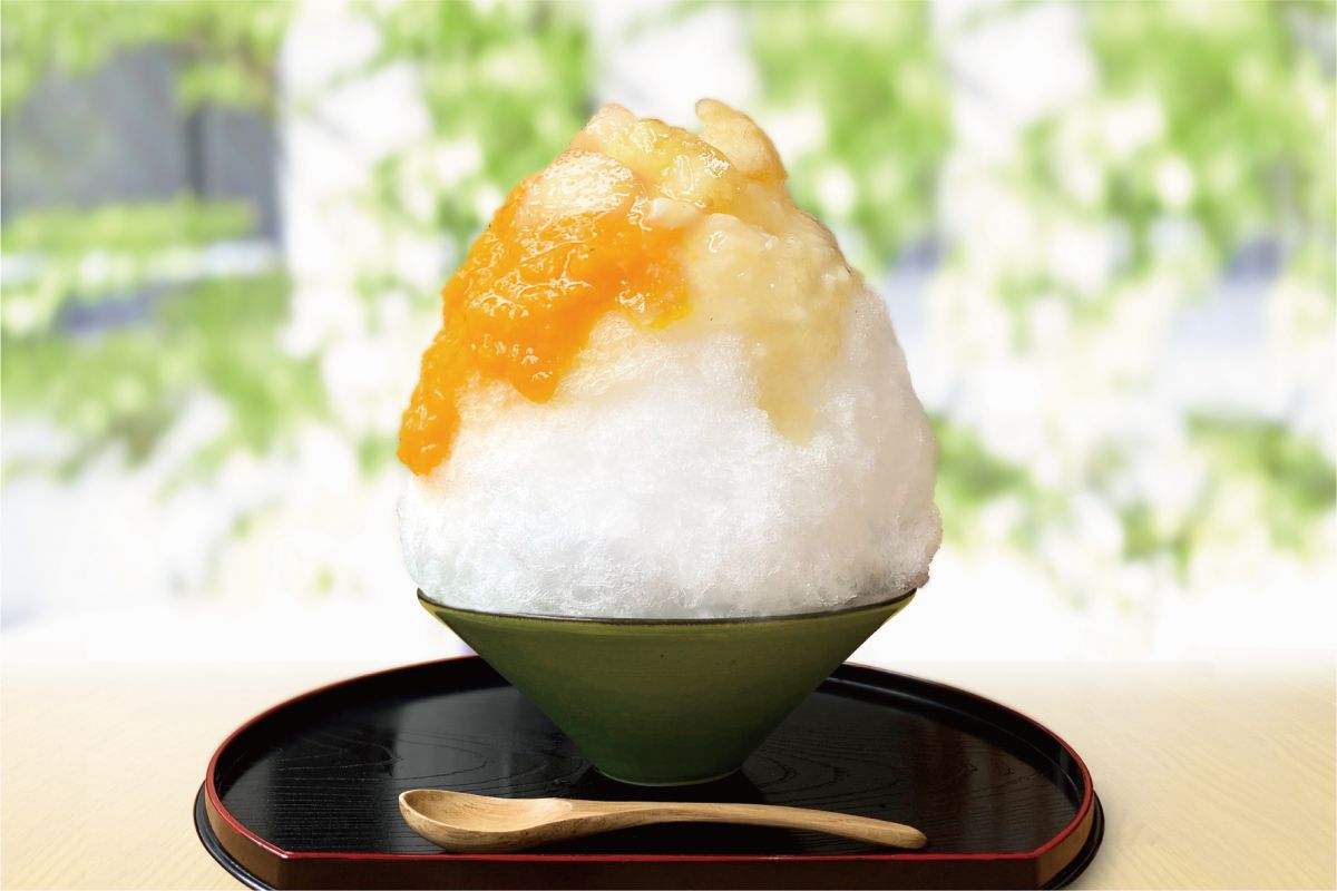 かき氷「生桃」1420円、白玉ソフト付1630円