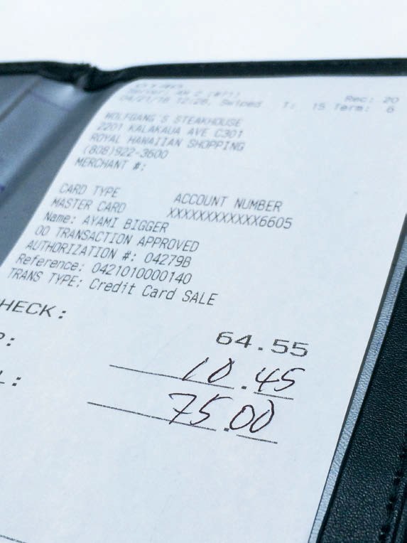 ハワイ旅行 両替 チップ クレカ 知らなきゃ損する お金のこと7選 るるぶ More