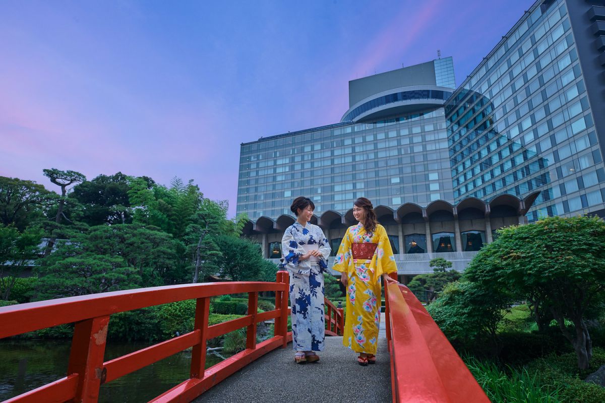 日本庭園内の橋は絶好の映えスポット