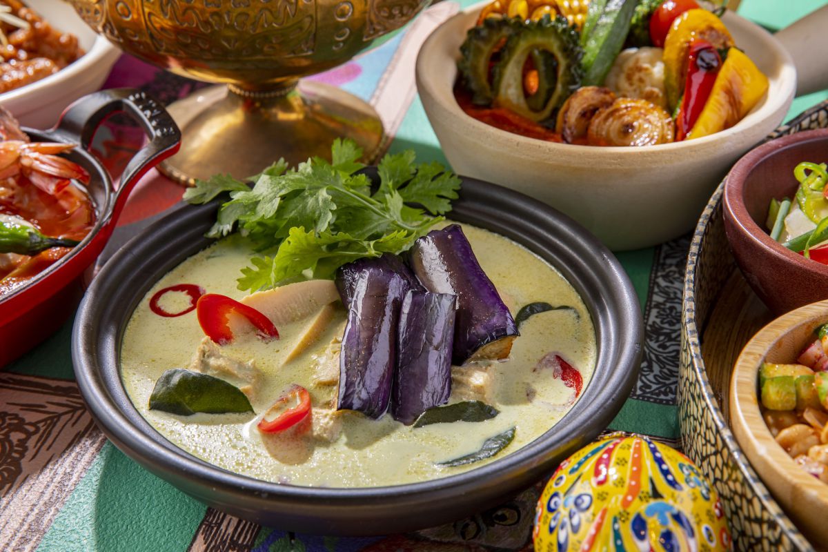 「タイ風グリーンカレー」は野菜もいっぱい
