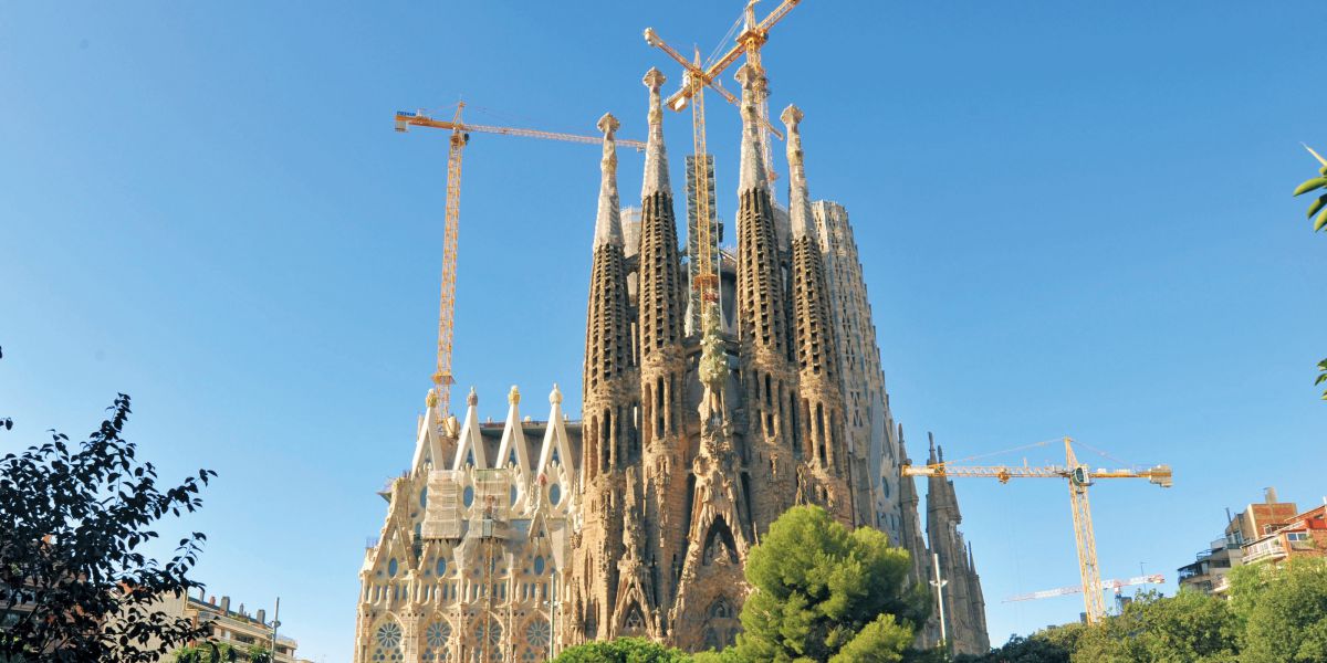 スペイン 未完の大聖堂 サグラダ ファミリア の見どころ徹底ガイド るるぶ More