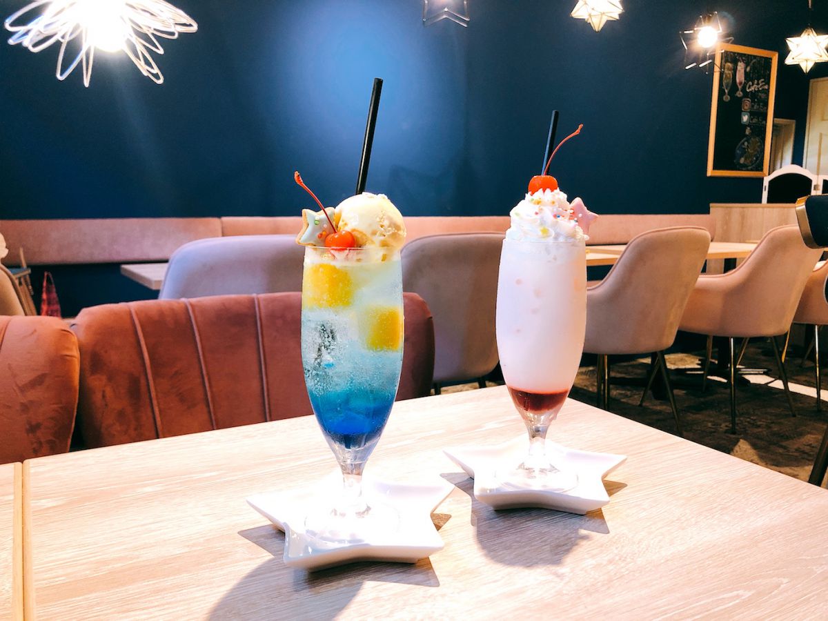 HOROSCOPE 左:かに座 右:おひつじ座 各858円(税込)