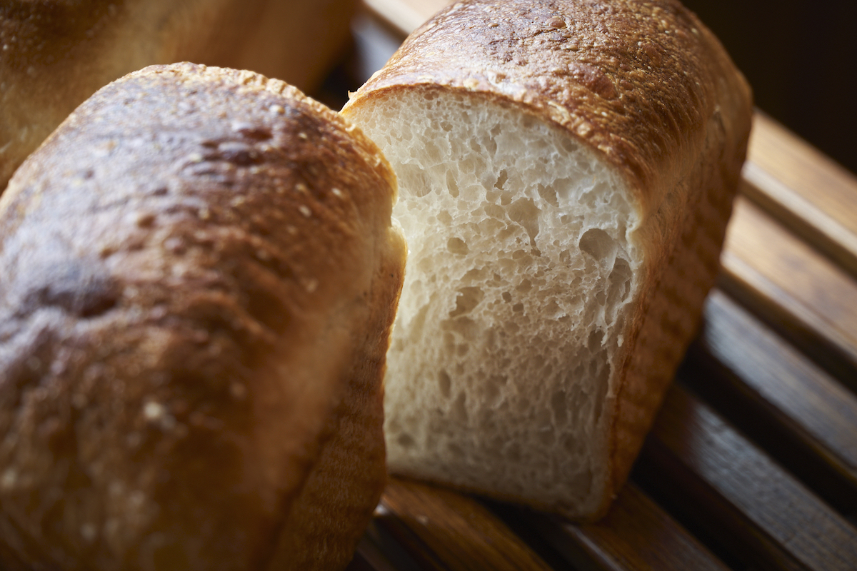 低温長時間発酵のパイオニアが作る 旨みたっぷりの食パン パン ド ミ るるぶ More