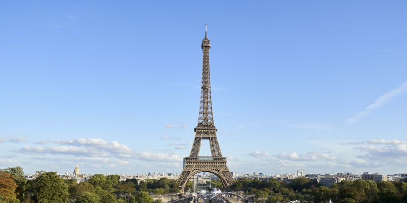 展望台から絶景を 憧れのパリのシンボル エッフェル塔 を満喫しよう るるぶ More