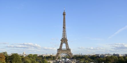 展望台から絶景を！憧れのパリのシンボル“エッフェル塔”を満喫しよう