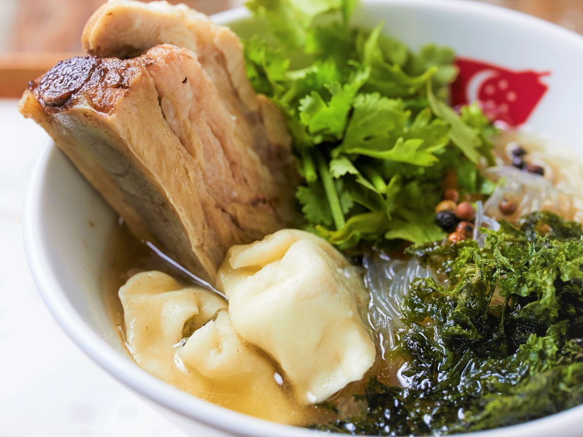 肉骨茶(バクテー)968円+トッピング(今回選んだ5種類)=1793円 ※価格はイートインの場合