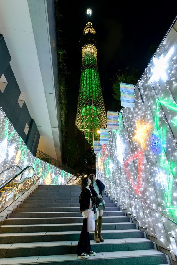 世界一高いクリスマスツリーが誕生 東京スカイツリータウン R ドリームクリスマス 開催 るるぶ More
