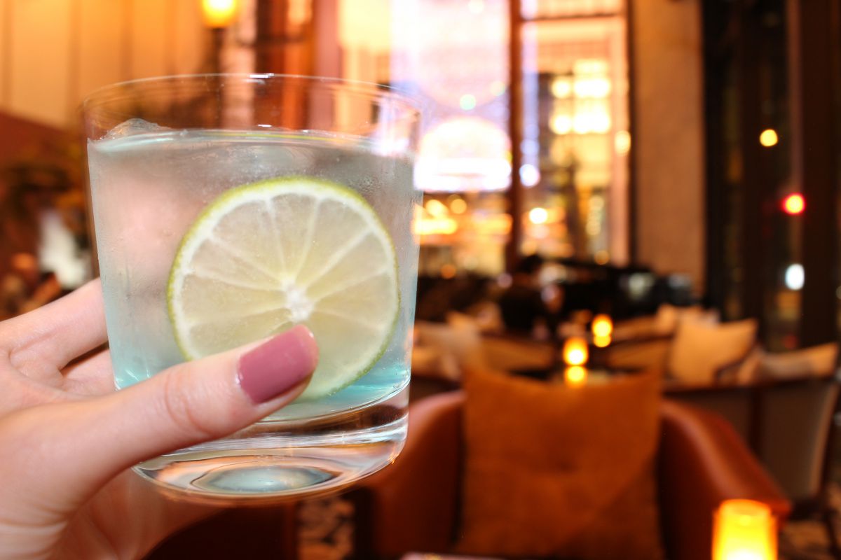 「YOKOHAMA BLUE」 カクテル1500円、ノンアルコール1100円(税別)