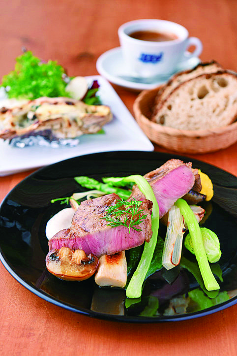 素敵空間で食事を 鎌倉 長谷のリノベカフェ レストラン３選 るるぶ More