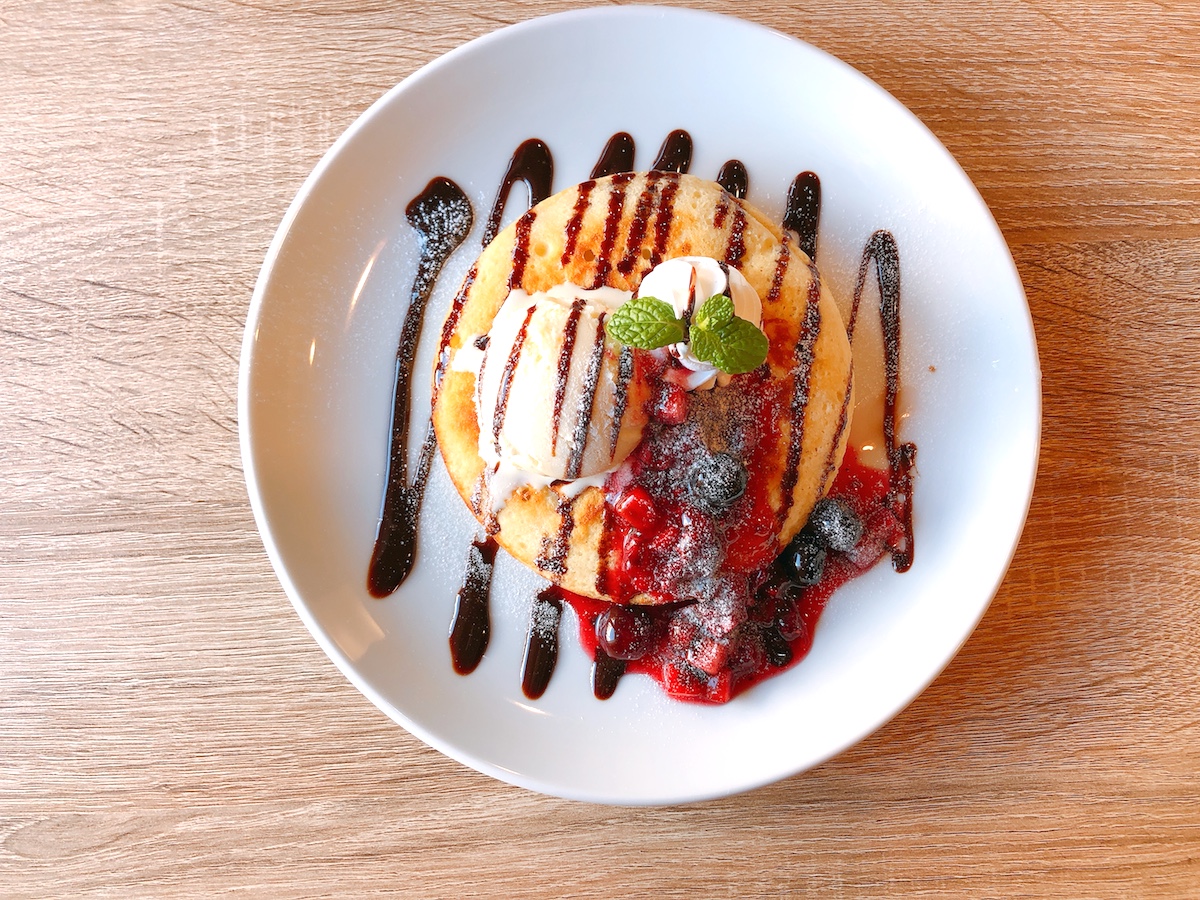 ベリーパンケーキ900円(アイス150円、ホイップ50円トッピング)