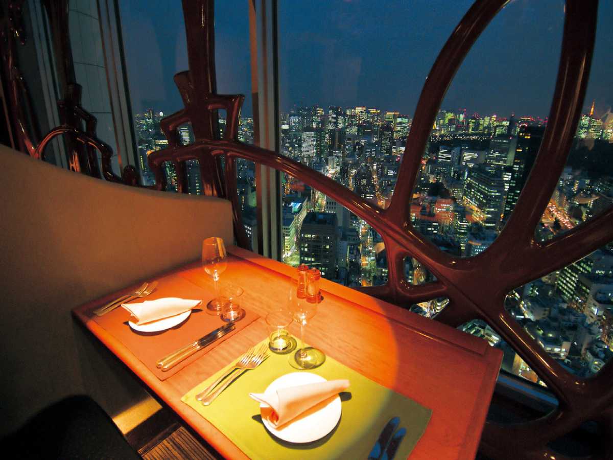 クリスマス 東京の夜景が見えるレストラン3選 席を予約してロマンチック