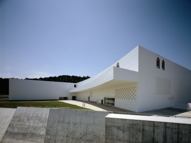 (C)青森県立美術館