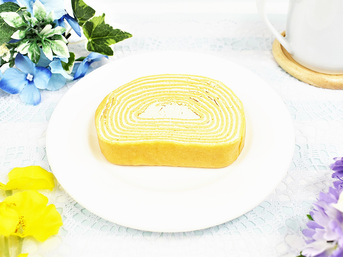 くるくる巻かれたミルクレープ ファミマの新作 ミルクレープ を実食レポ るるぶ More