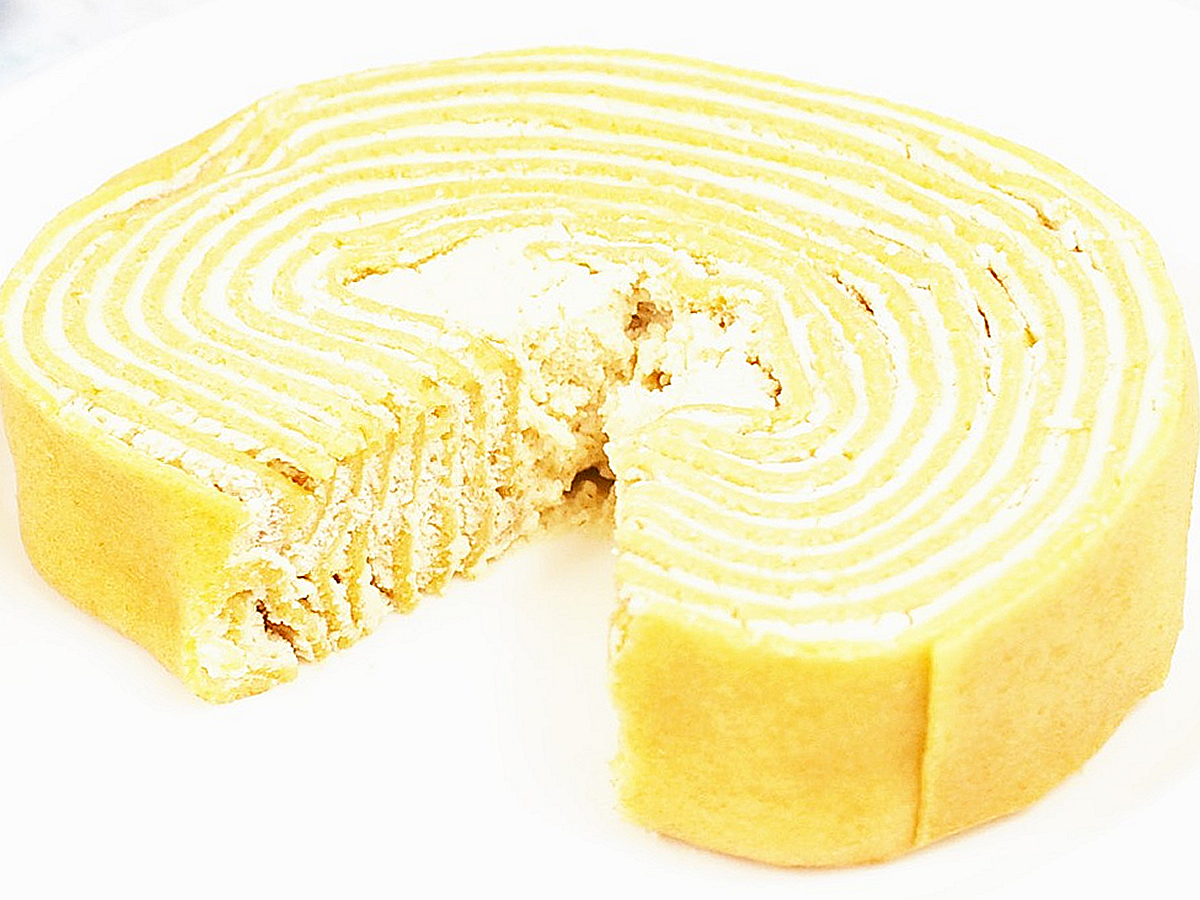 くるくる巻かれたミルクレープ ファミマの新作 ミルクレープ を実食レポ るるぶ More