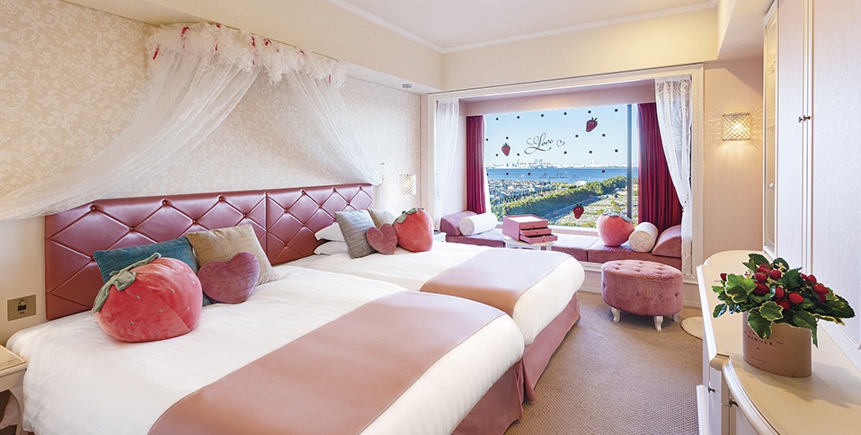1泊朝食付き7700円 東京ベイ東急ホテル のかわいすぎる ストロベリールーム 宿泊プランが登場 るるぶ More