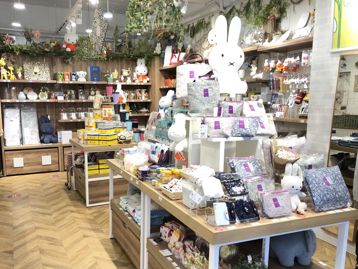 ミッフィー好きにはたまらない フラワーミッフィー浅草店 はお花からドリンクまでが勢揃い るるぶ More