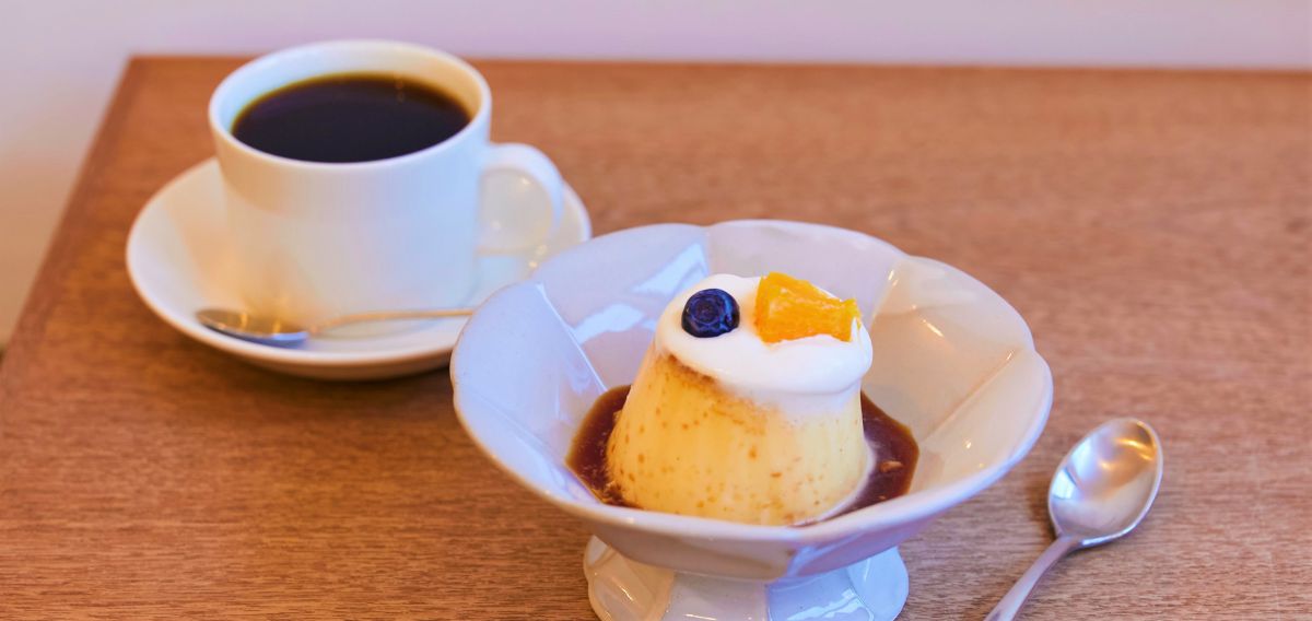 鎌倉 長谷のおしゃれカフェ Toboru Coffee のレトロな固めプリンが人気です るるぶ More