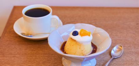 鎌倉・長谷のおしゃれカフェ「ToBoRu Coffee」のレトロな固めプリンが人気です！