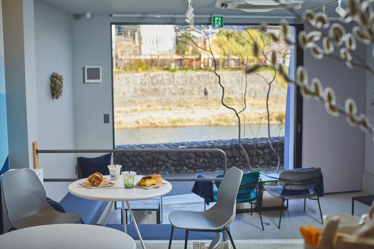 京都の朝は 鴨川と高瀬川にはさまれた川風の気持ちよい 川間食堂 でカフェ モーニング るるぶ More