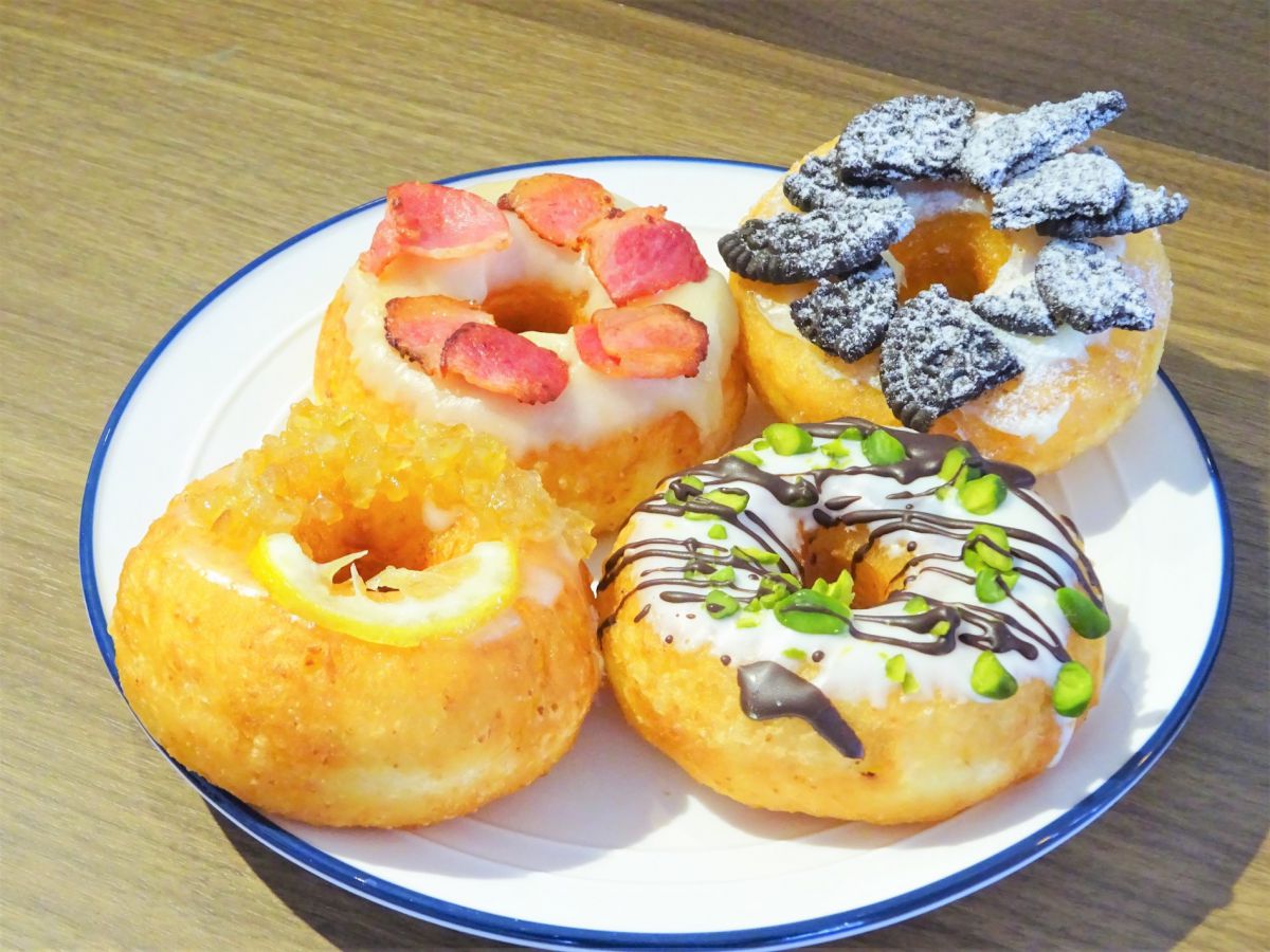 神戸北野 The City Donuts And Coffee は海外っぽさ満点 ド派手 キュートなドーナツで気分はアメリカ るるぶ More