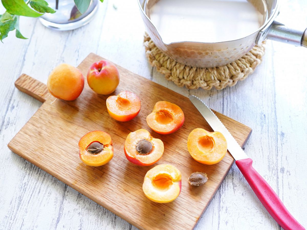 キュンと甘酸っぱい あんずとミントの型なしタルト Kyoko Plusのレシピ テーブルコーデvol 34 るるぶ More