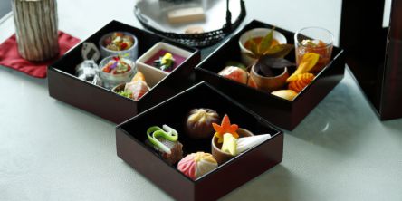 「パレスホテル東京」に金沢の老舗和菓子店コラボの和風アフタヌーンティーが登場！