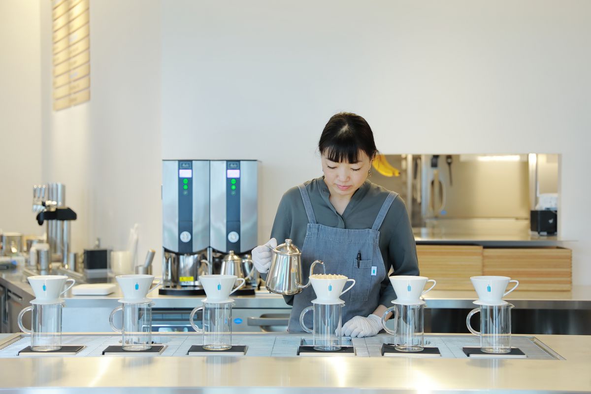 大阪に ブルーボトルコーヒー 梅田茶屋町カフェ がついにオープン 限定メニューや体験型ラウンジに注目 るるぶ More